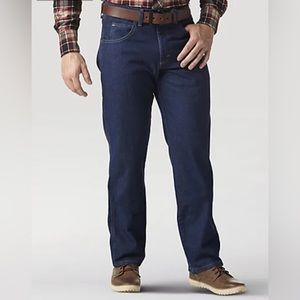 NWT - Wrangler Relaxed Fit Men’s Jeans 42x32